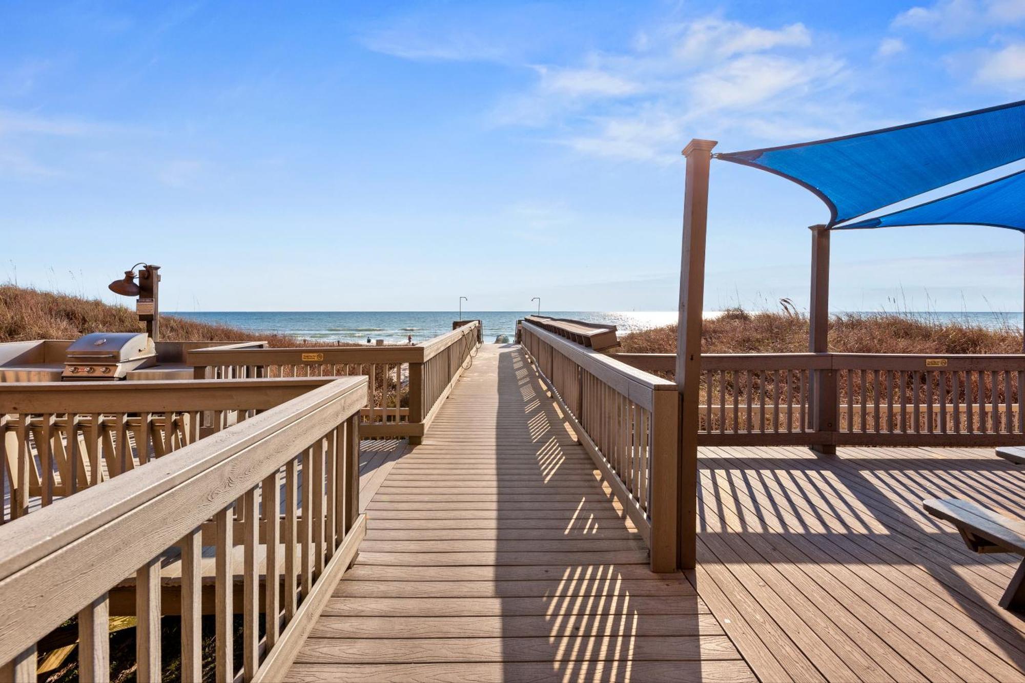Gulf Front Master Bedroom! 2 Pools & Hot Tubs! Sleeps 8! Panama City Beach Exterior foto